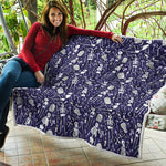 Tomb And Skeleton Pattern Print Quilt