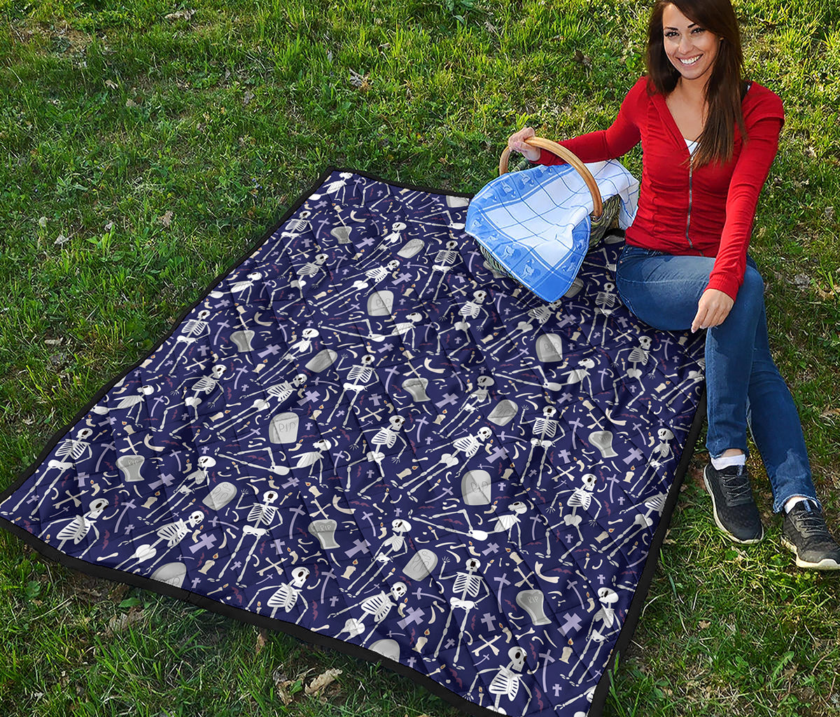Tomb And Skeleton Pattern Print Quilt