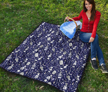 Tomb And Skeleton Pattern Print Quilt