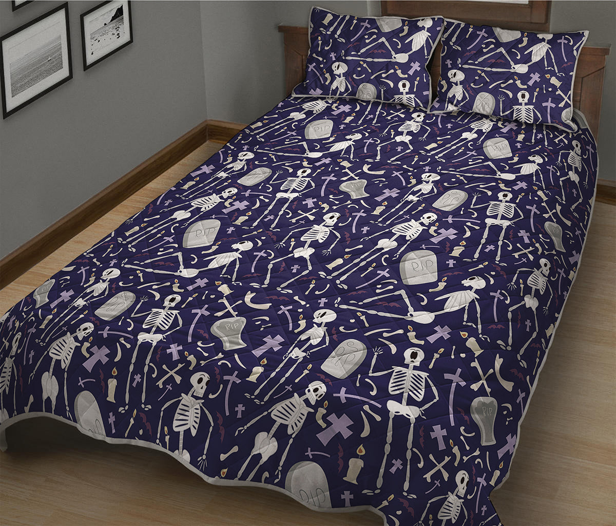 Tomb And Skeleton Pattern Print Quilt Bed Set