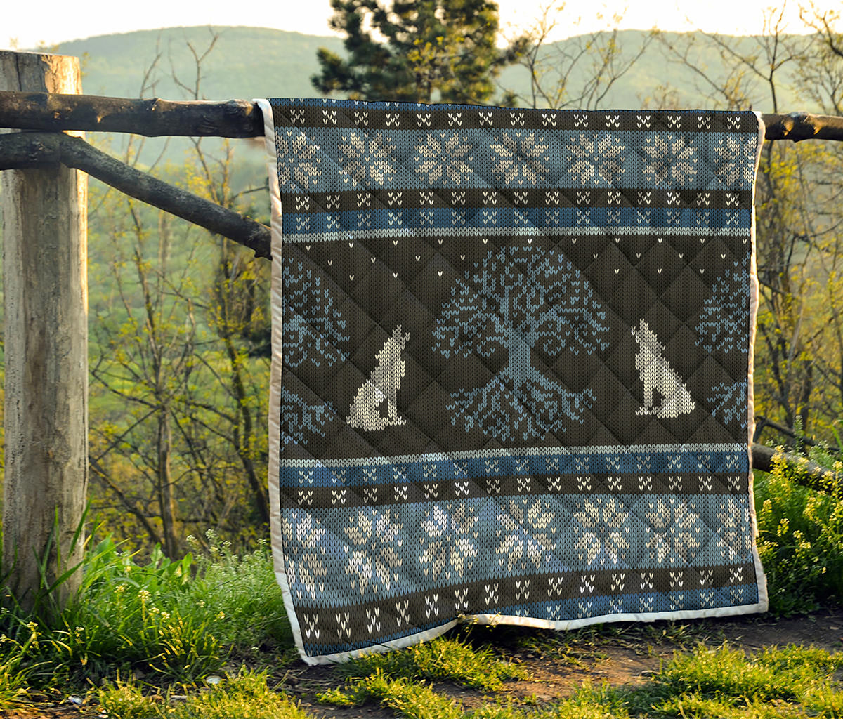 Tree Of Life And Howling Wolves Print Quilt