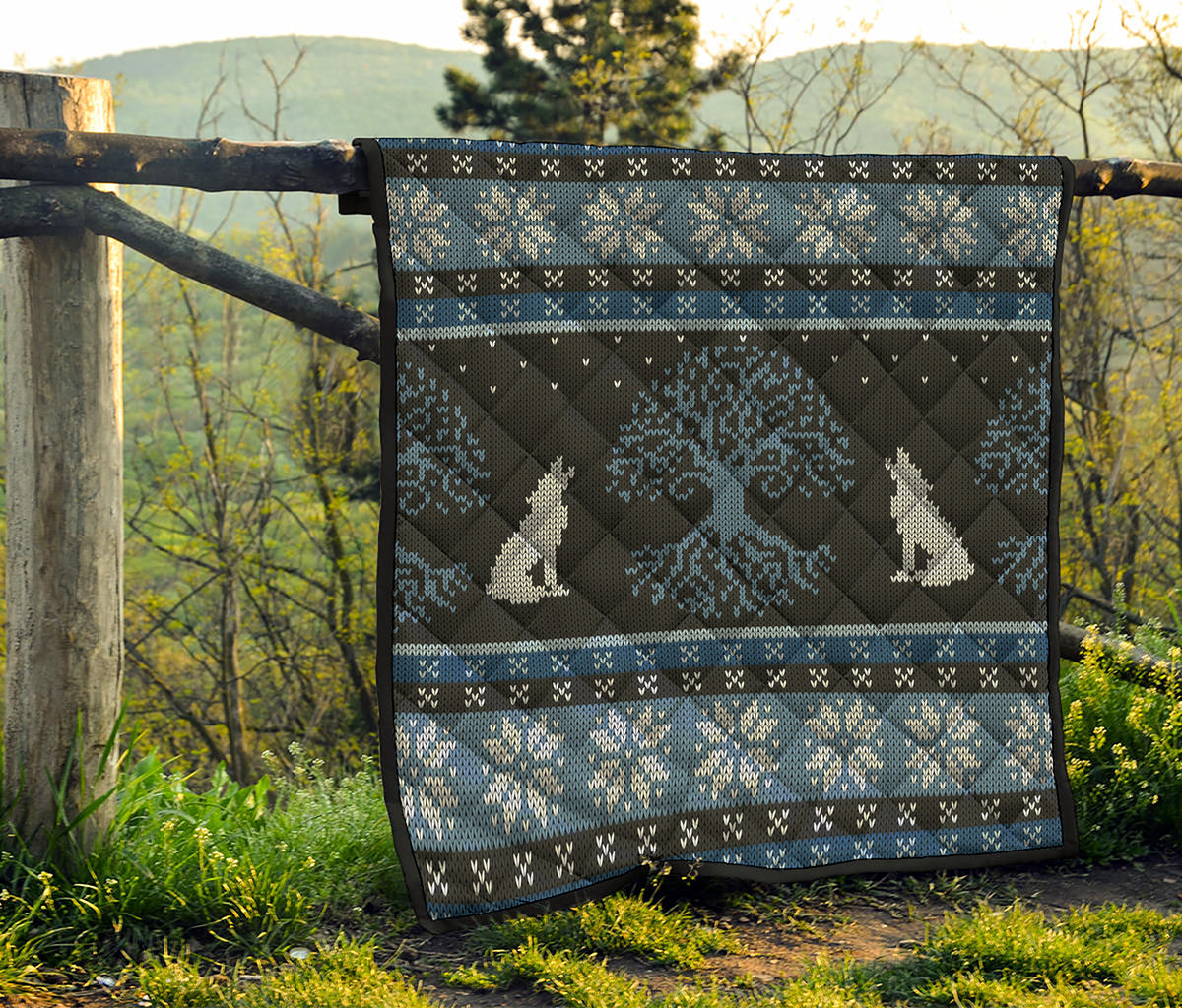 Tree Of Life And Howling Wolves Print Quilt