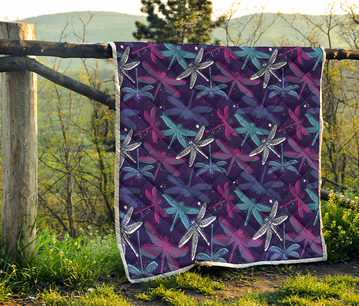 Trippy Dragonfly Pattern Print Quilt