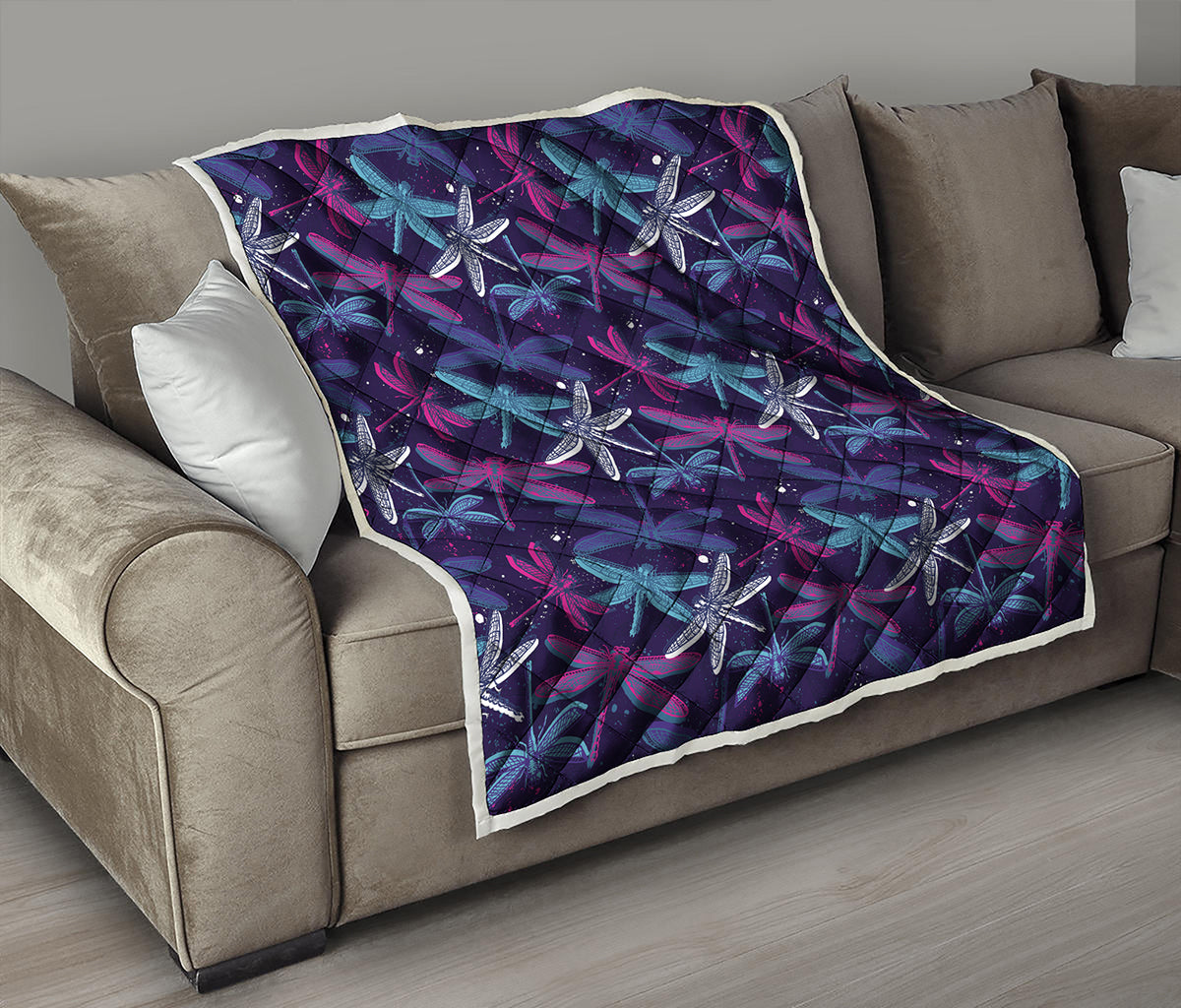 Trippy Dragonfly Pattern Print Quilt