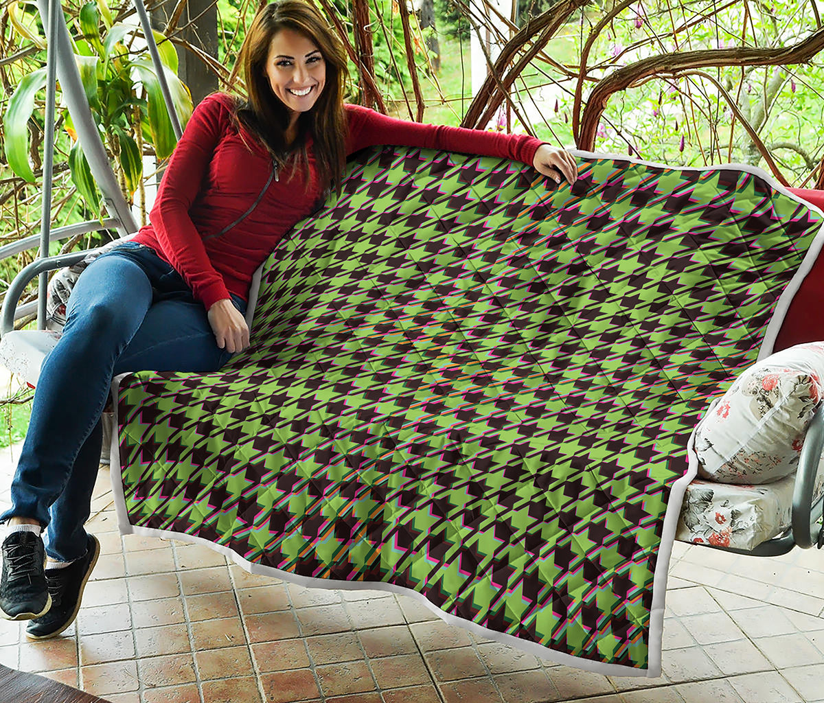 Trippy green Houndstooth Pattern Print Quilt