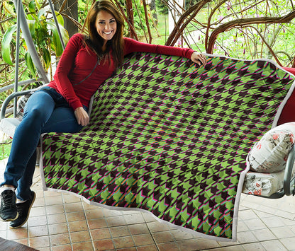 Trippy green Houndstooth Pattern Print Quilt