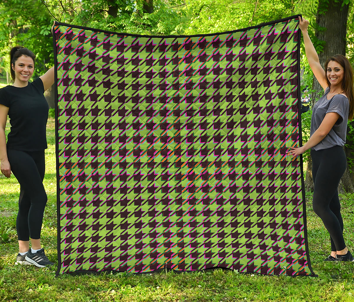 Trippy green Houndstooth Pattern Print Quilt