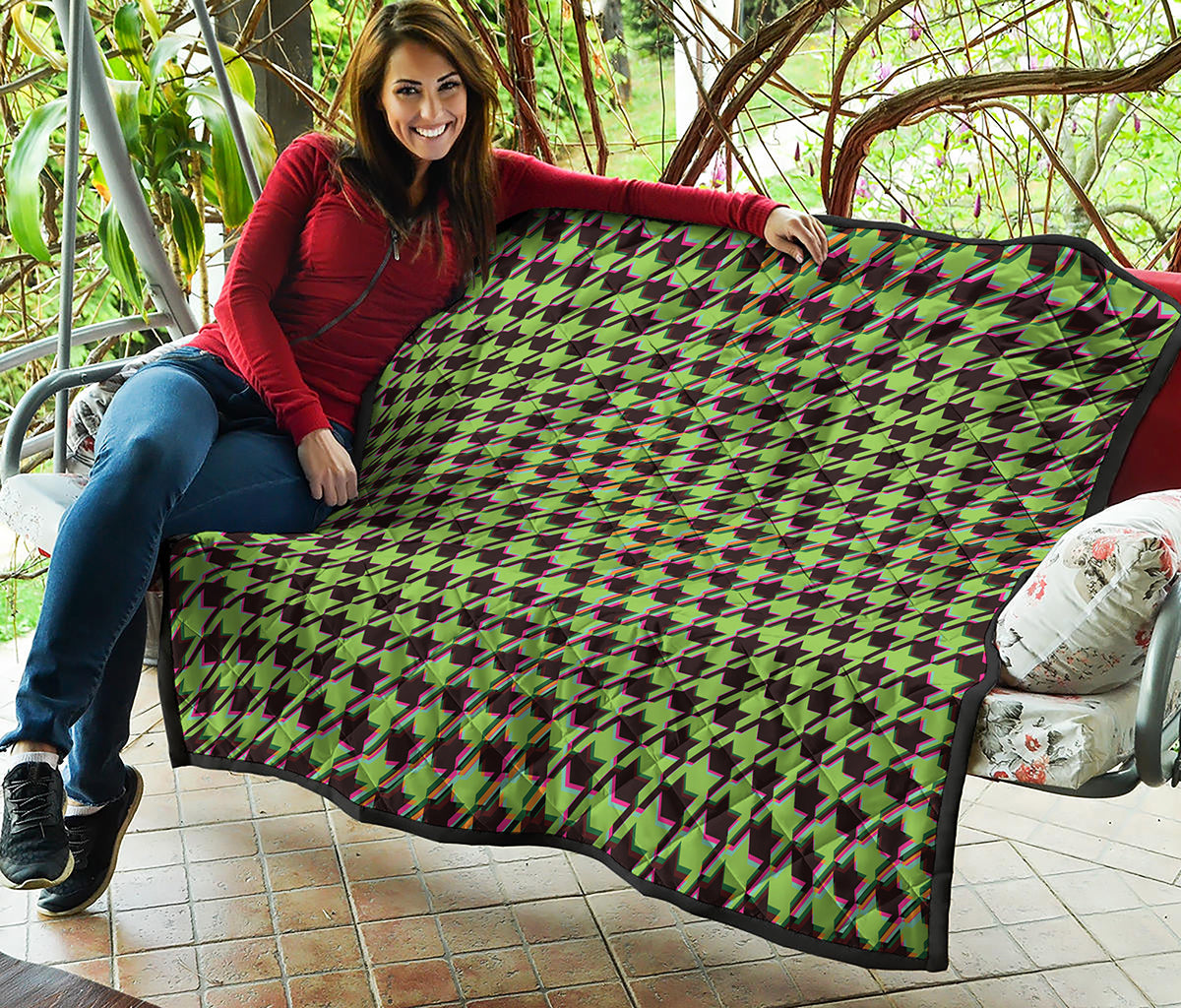 Trippy green Houndstooth Pattern Print Quilt