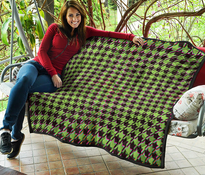 Trippy green Houndstooth Pattern Print Quilt