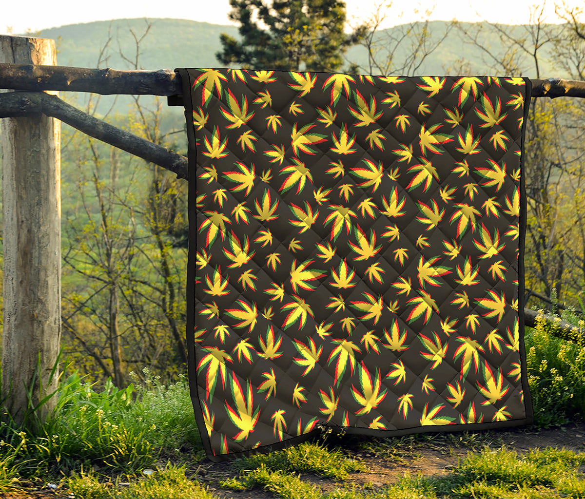 Trippy Weed Leaf Pattern Print Quilt
