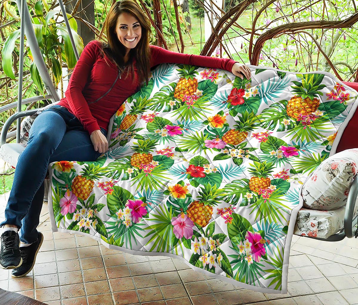 Tropical Aloha Pineapple Pattern Print Quilt