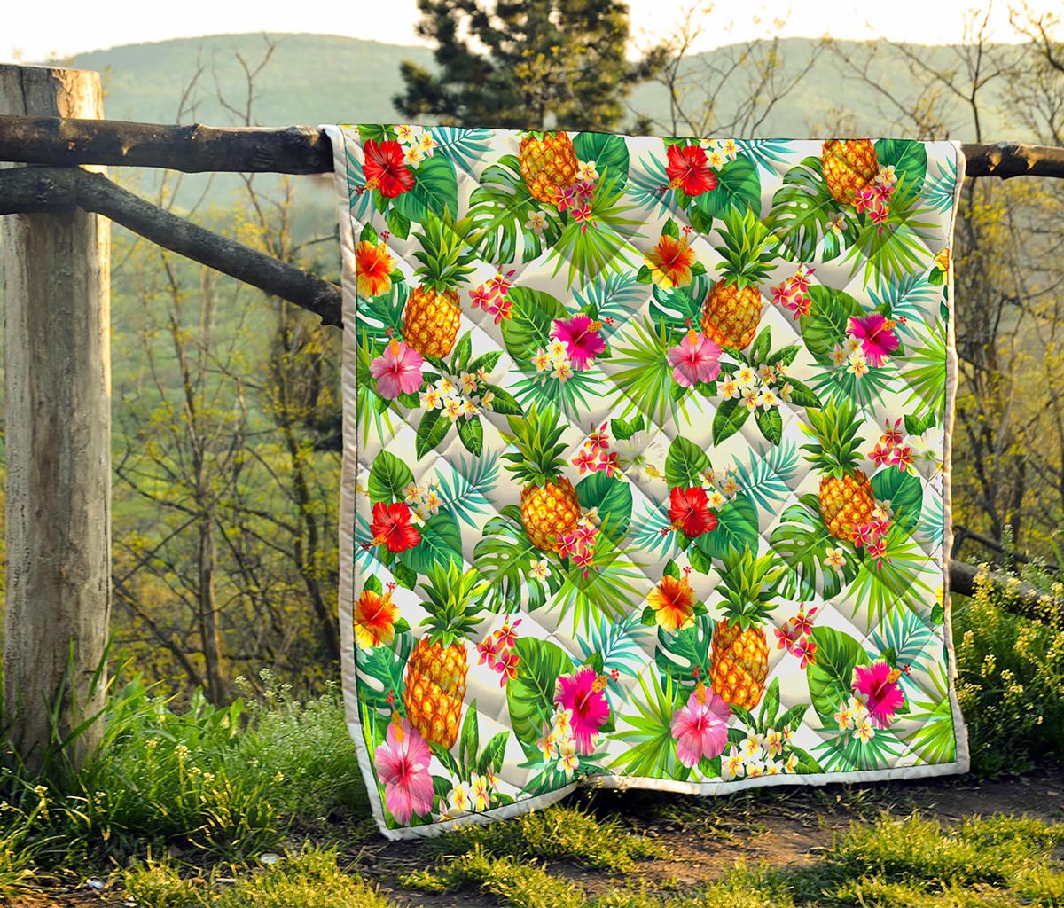 Tropical Aloha Pineapple Pattern Print Quilt