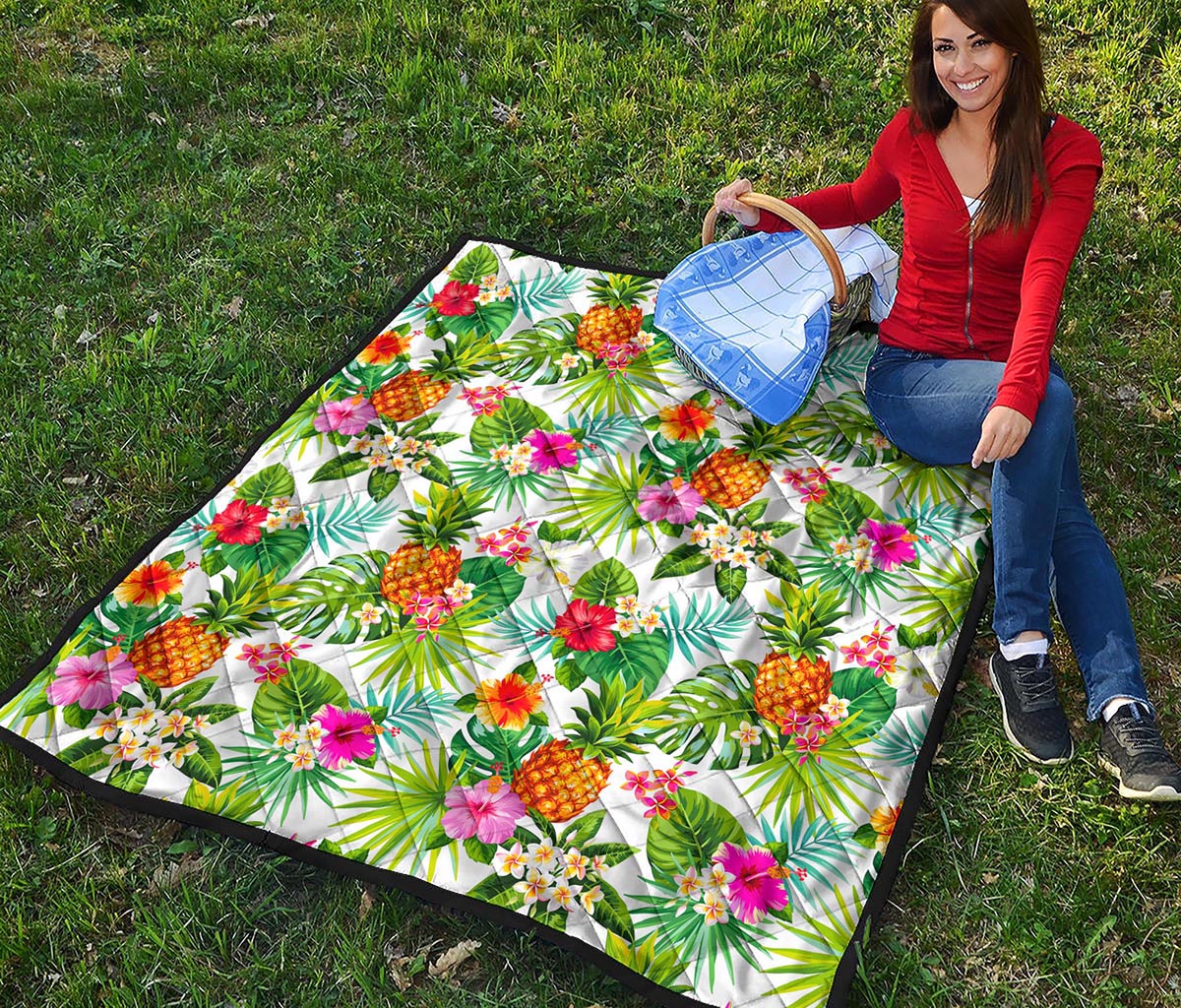 Tropical Aloha Pineapple Pattern Print Quilt