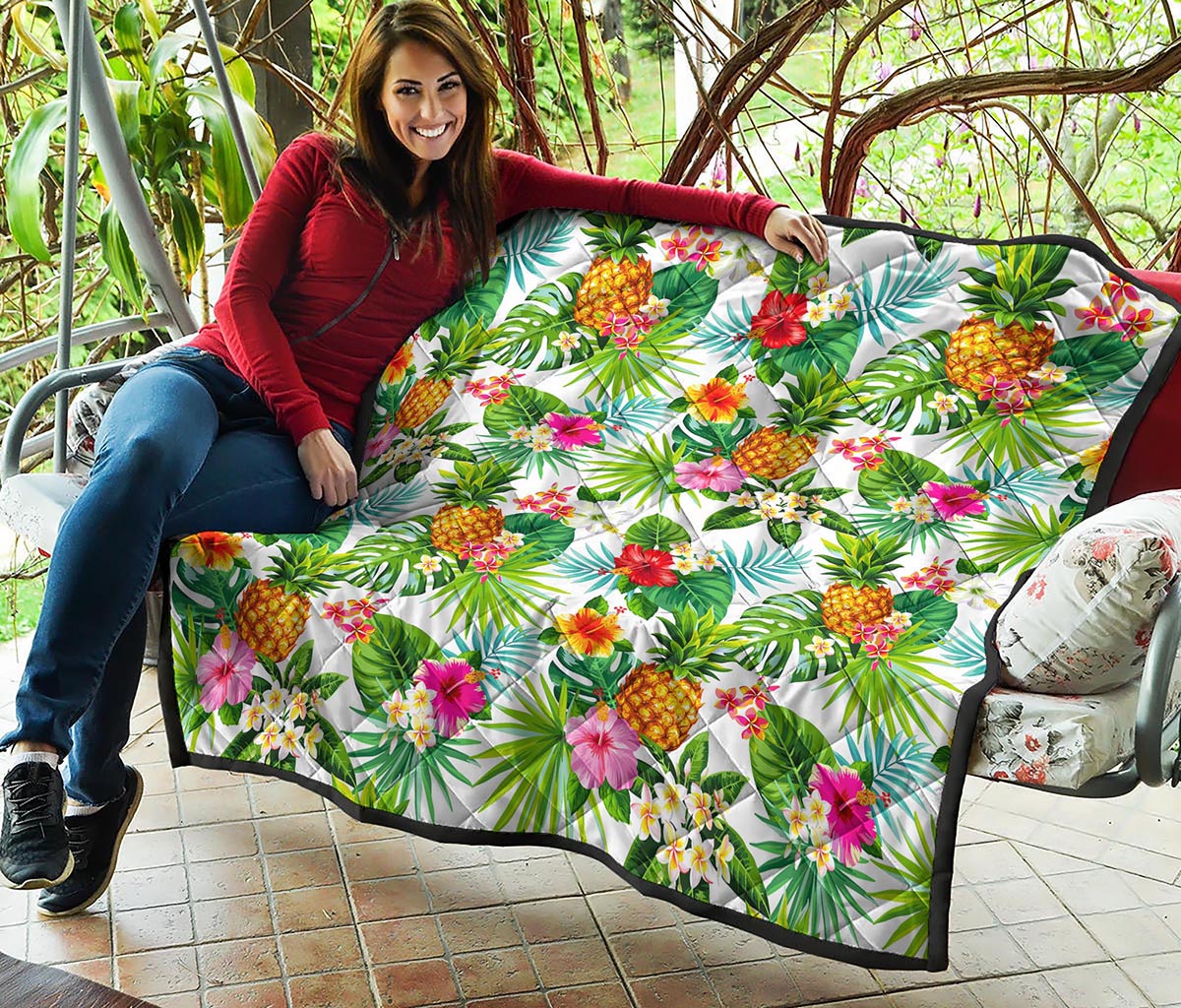 Tropical Aloha Pineapple Pattern Print Quilt