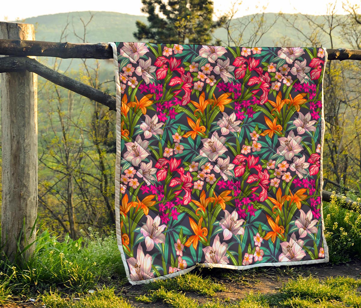 Tropical Flowers Pattern Print Quilt