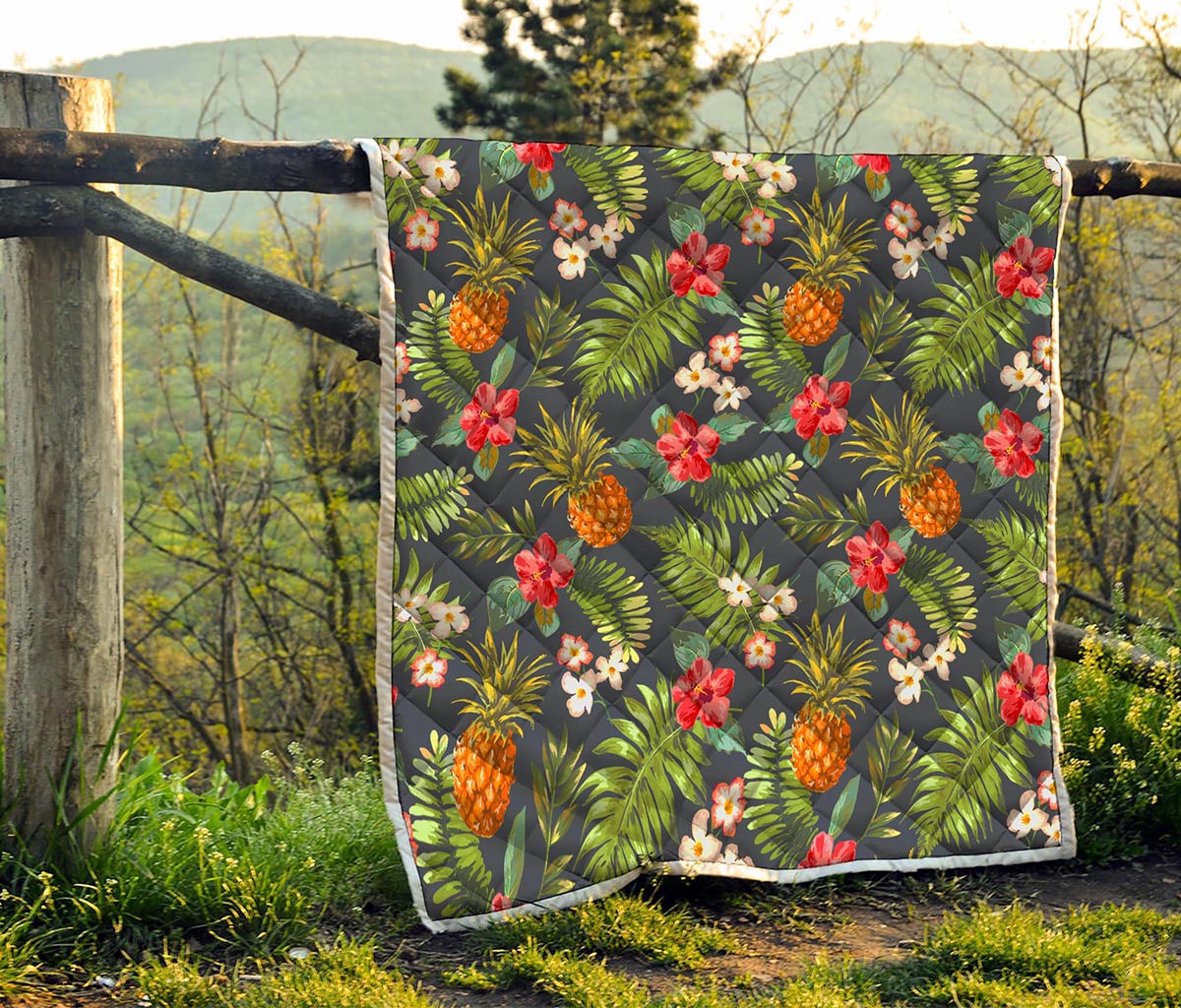 Tropical Hawaii Pineapple Pattern Print Quilt