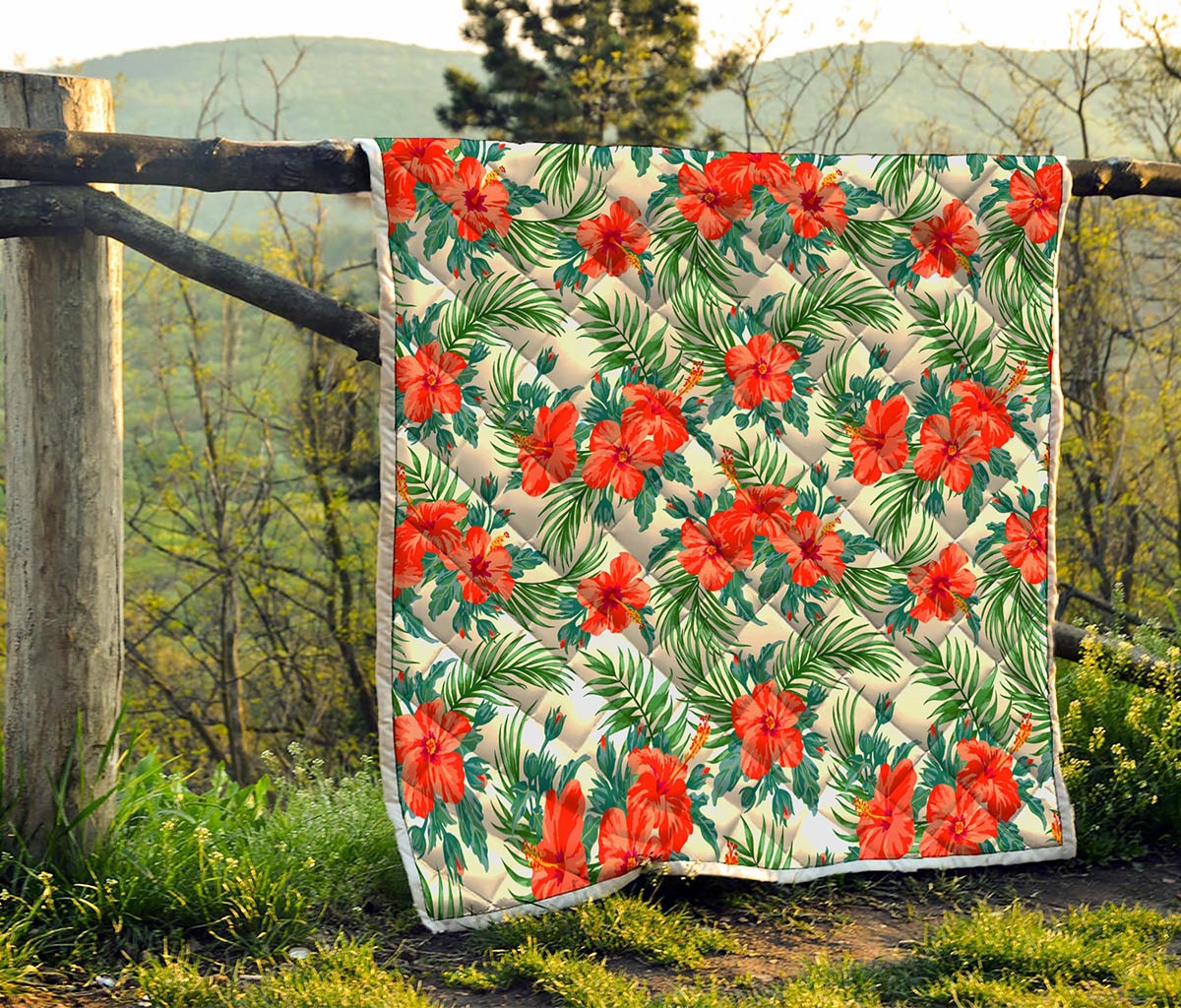 Tropical Hibiscus Blossom Pattern Print Quilt