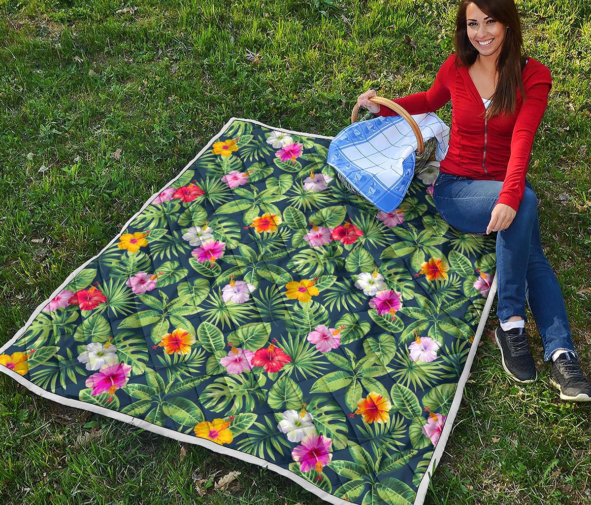 Tropical Hibiscus Flowers Pattern Print Quilt