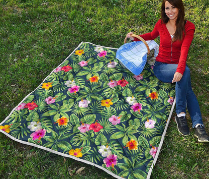 Tropical Hibiscus Flowers Pattern Print Quilt