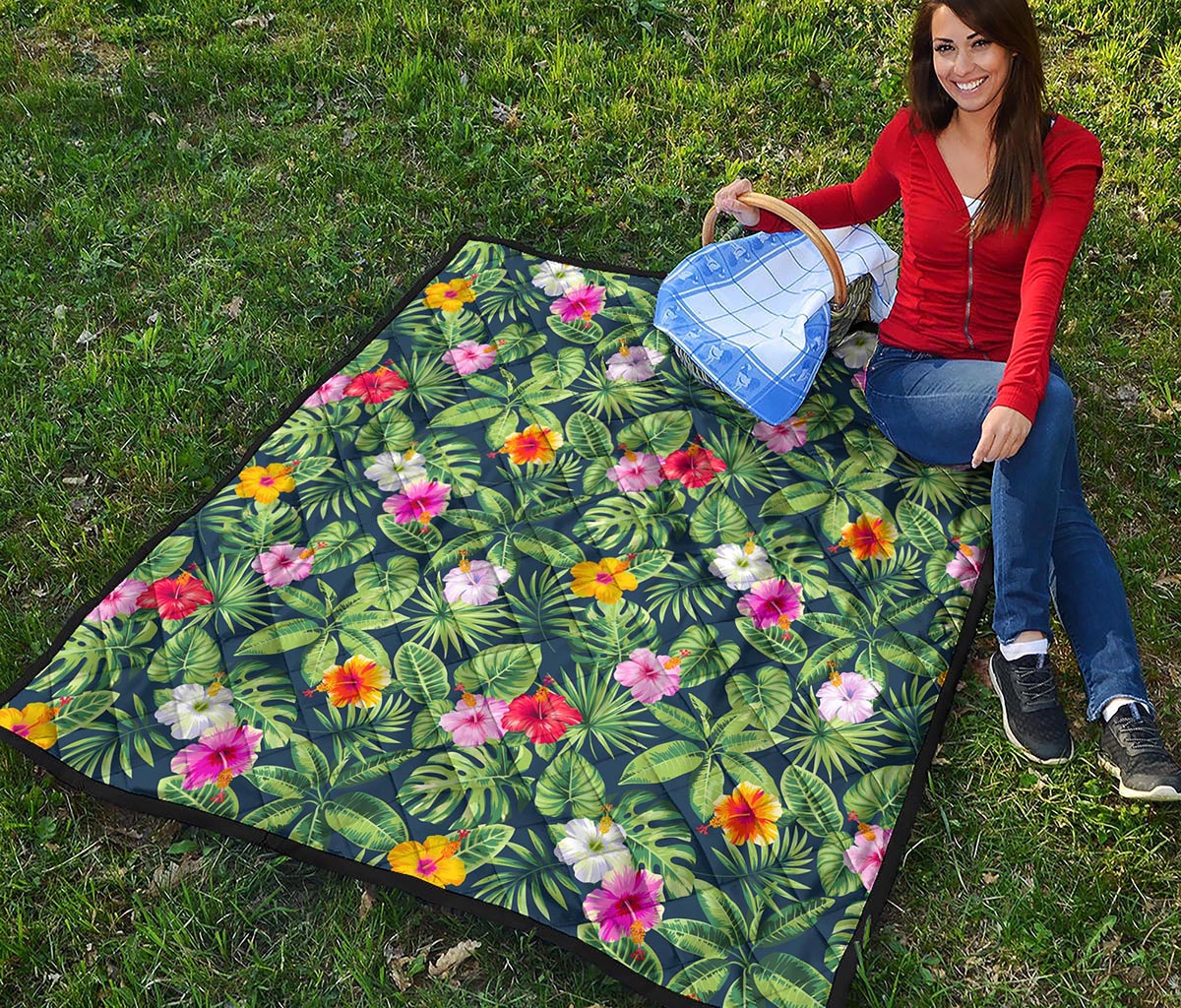 Tropical Hibiscus Flowers Pattern Print Quilt