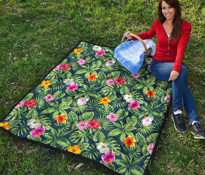 Tropical Hibiscus Flowers Pattern Print Quilt