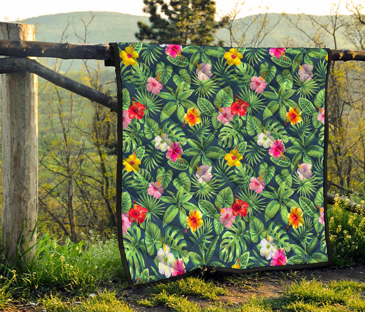 Tropical Hibiscus Flowers Pattern Print Quilt