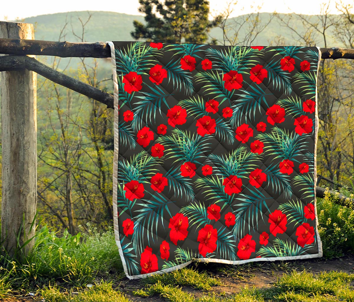 Tropical Hibiscus Leaves Pattern Print Quilt