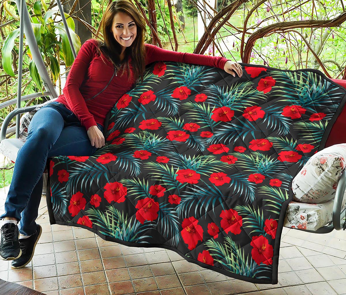Tropical Hibiscus Leaves Pattern Print Quilt
