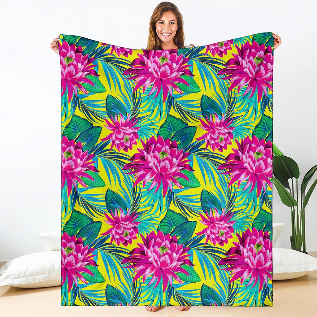 Tropical Lotus Pattern Print Blanket
