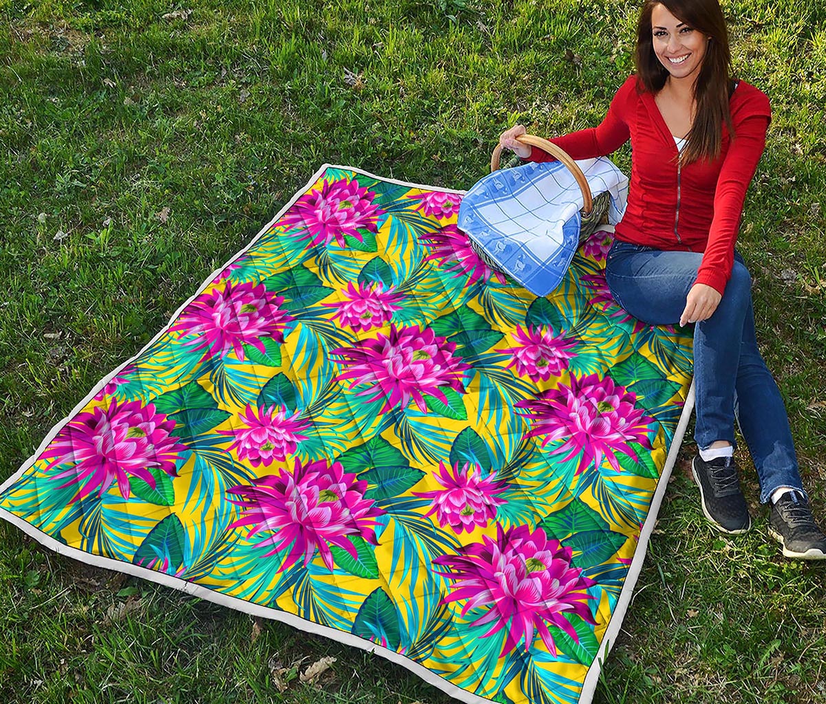 Tropical Lotus Pattern Print Quilt