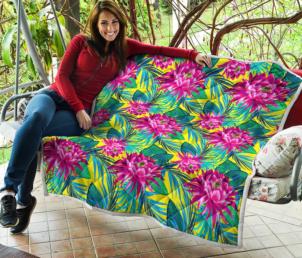 Tropical Lotus Pattern Print Quilt