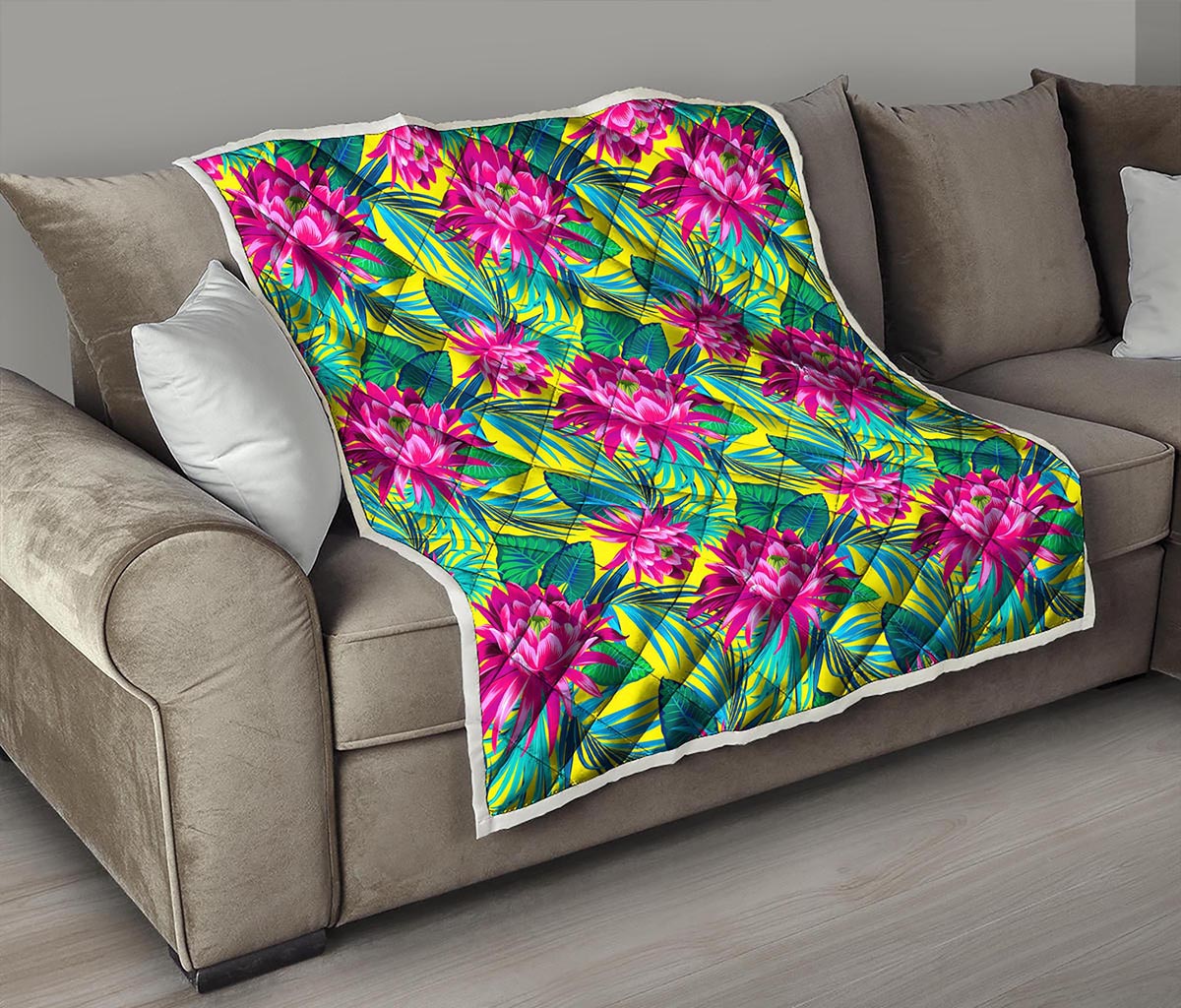 Tropical Lotus Pattern Print Quilt