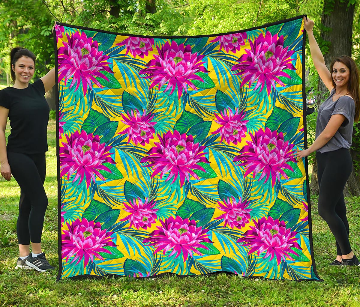 Tropical Lotus Pattern Print Quilt