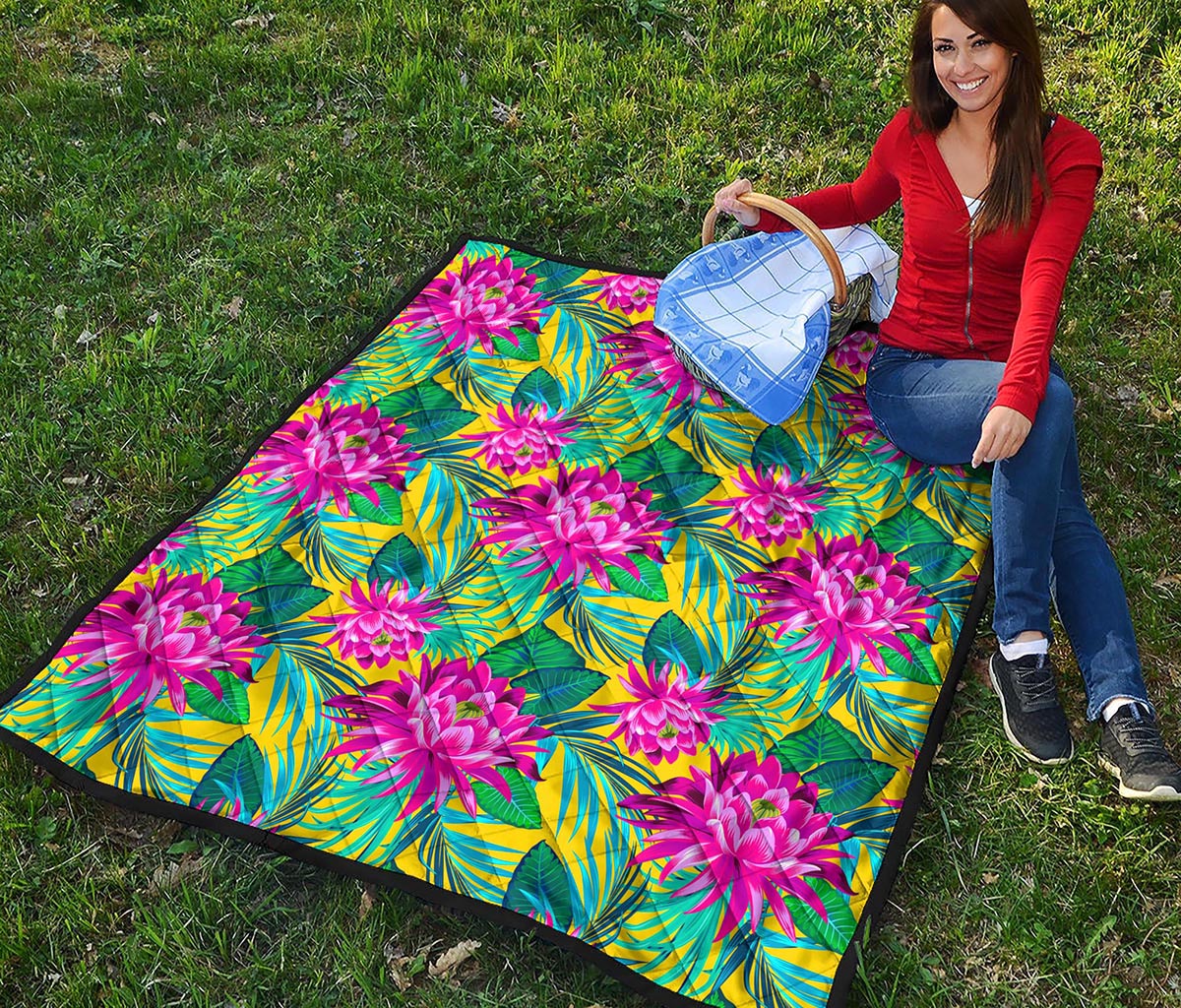 Tropical Lotus Pattern Print Quilt