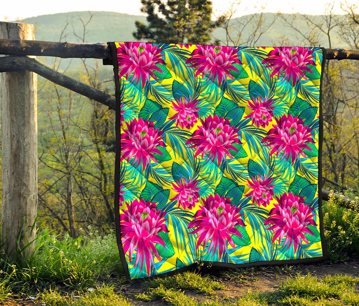 Tropical Lotus Pattern Print Quilt