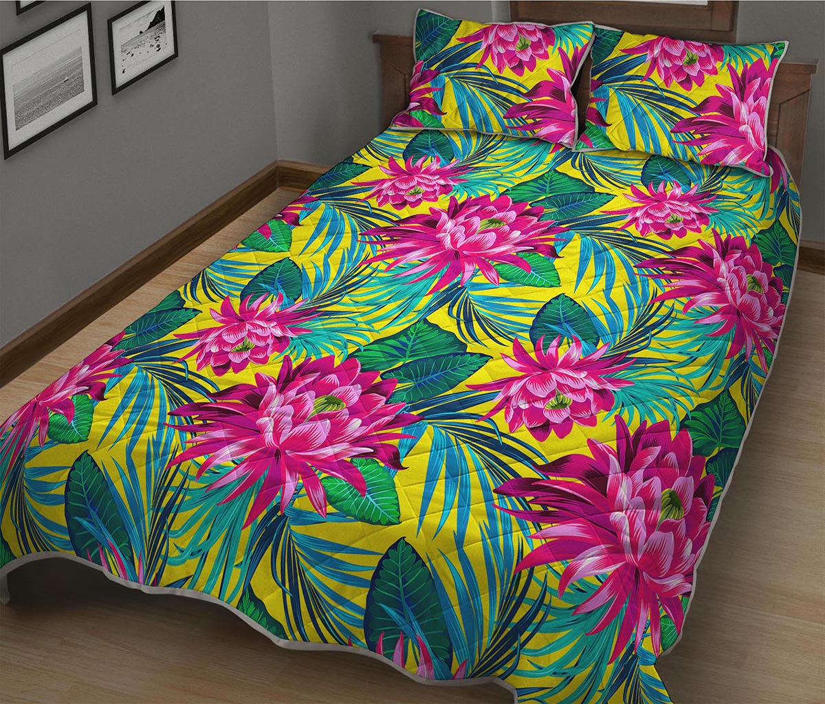 Tropical Lotus Pattern Print Quilt Bed Set