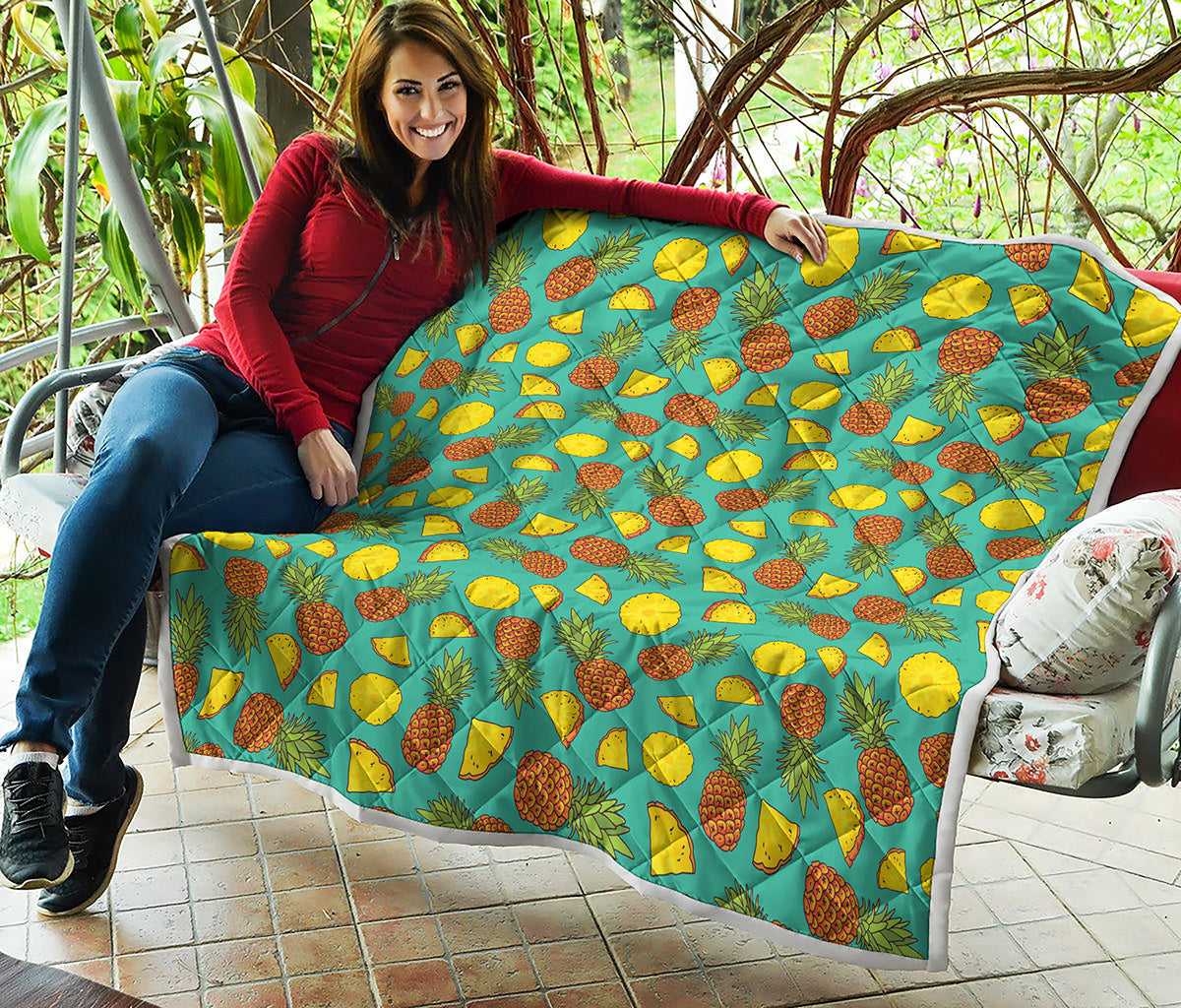 Tropical Pineapples Pattern Print Quilt