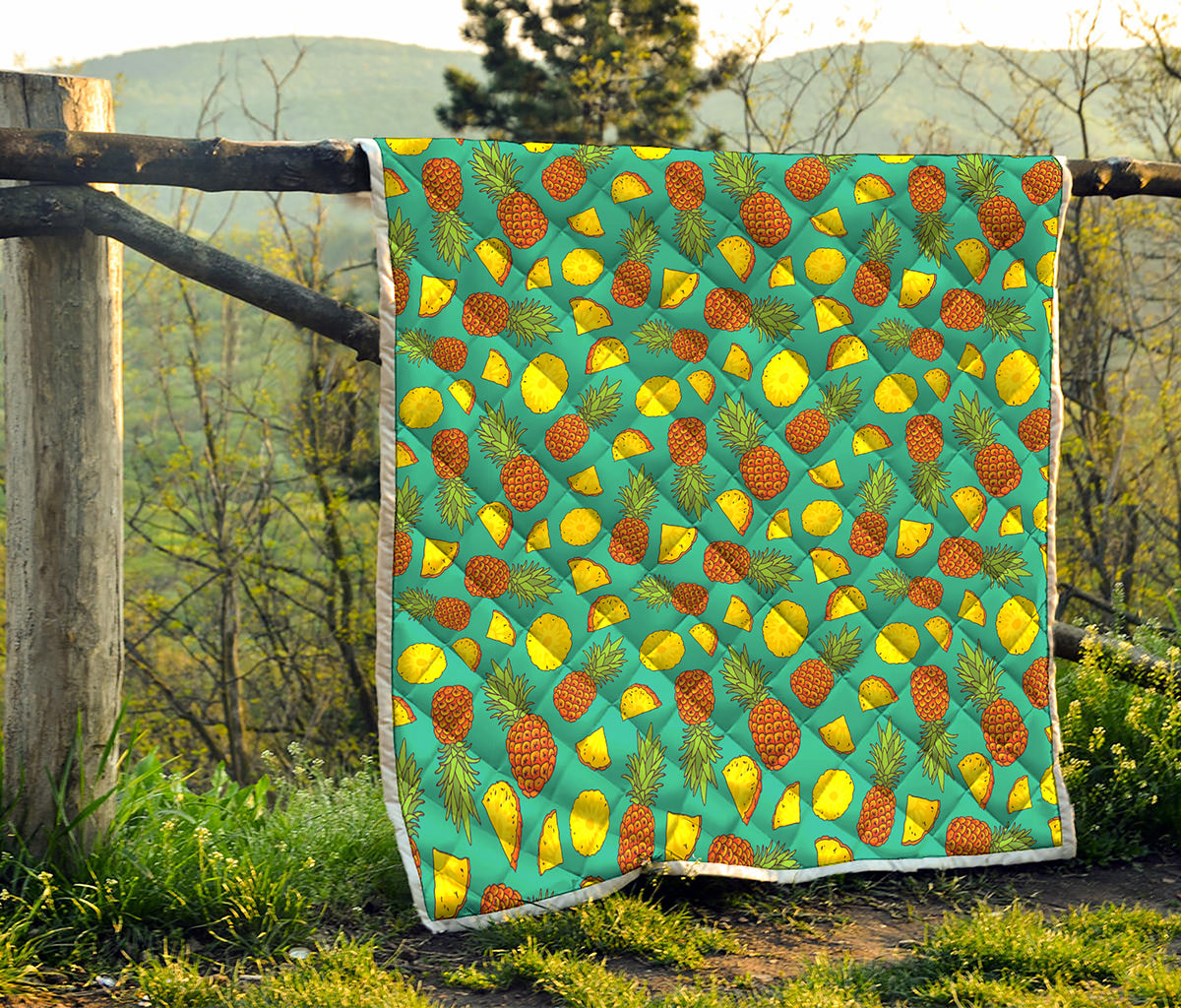 Tropical Pineapples Pattern Print Quilt