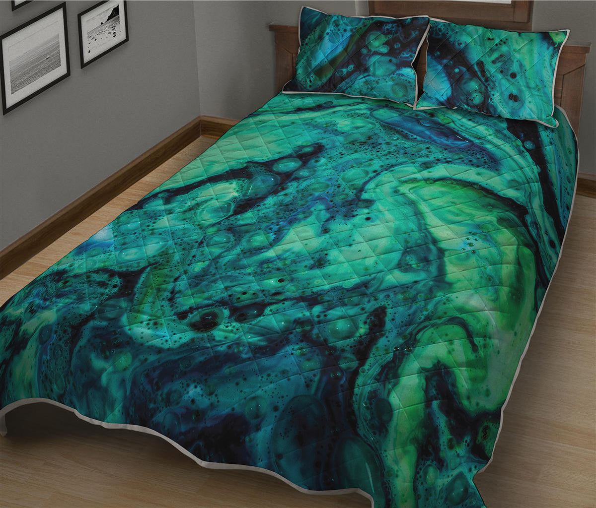 Turquoise Acid Melt Print Quilt Bed Set