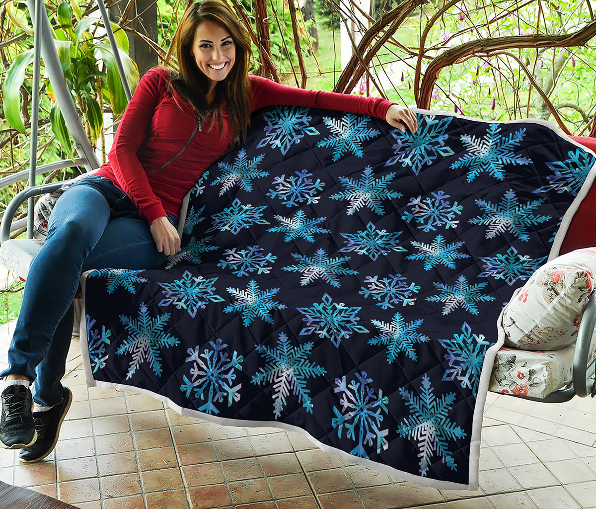 Turquoise Snowflake Pattern Print Quilt