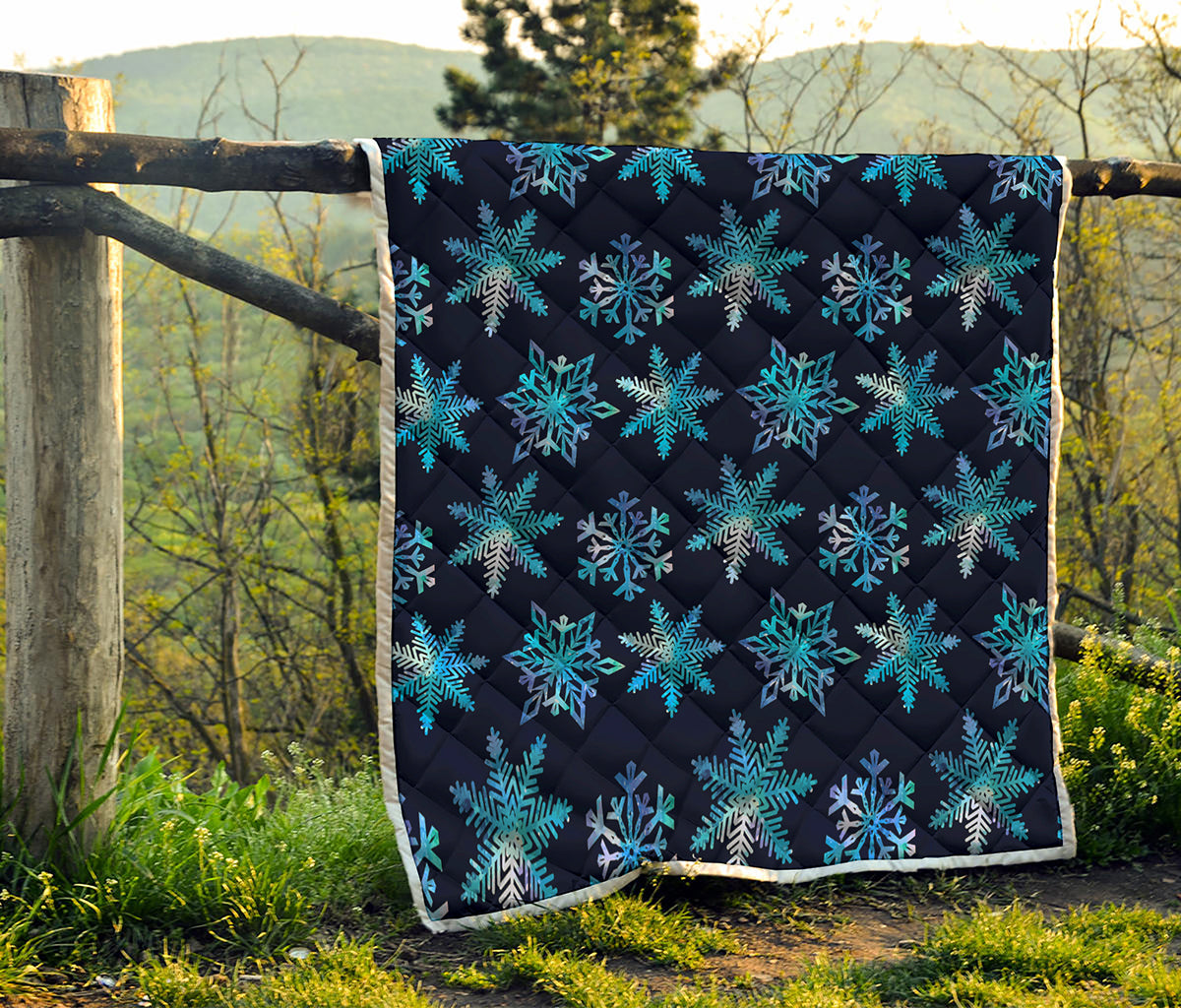 Turquoise Snowflake Pattern Print Quilt