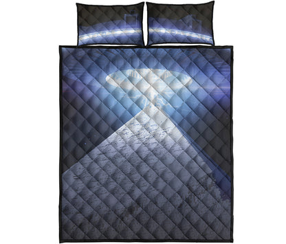 UFO Pyramid Print Quilt Bed Set