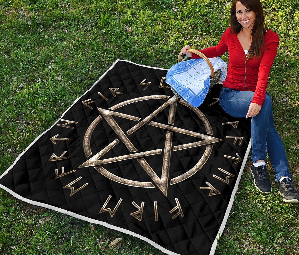 Viking Nordic Runes Pentagram Print Quilt