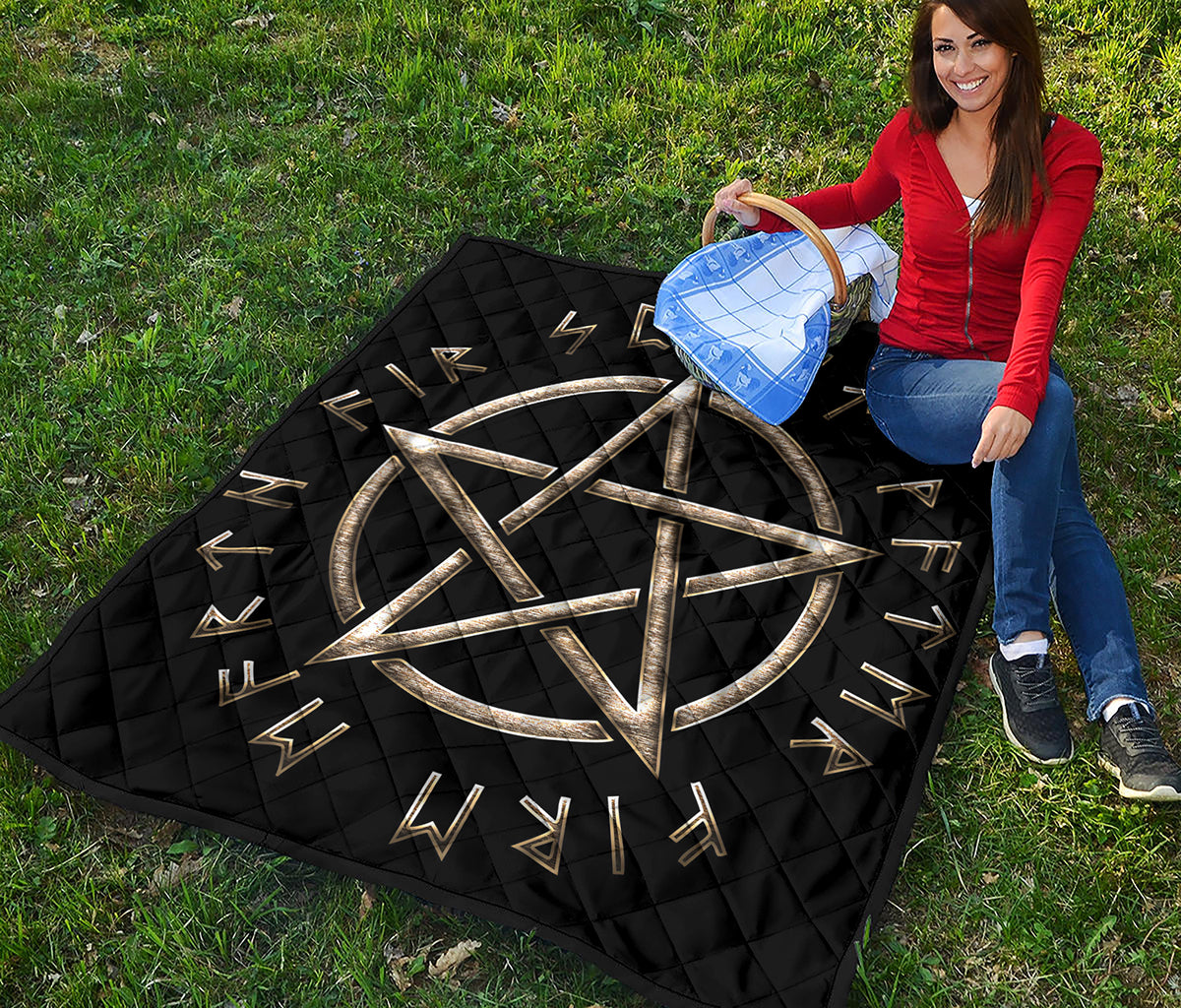 Viking Nordic Runes Pentagram Print Quilt