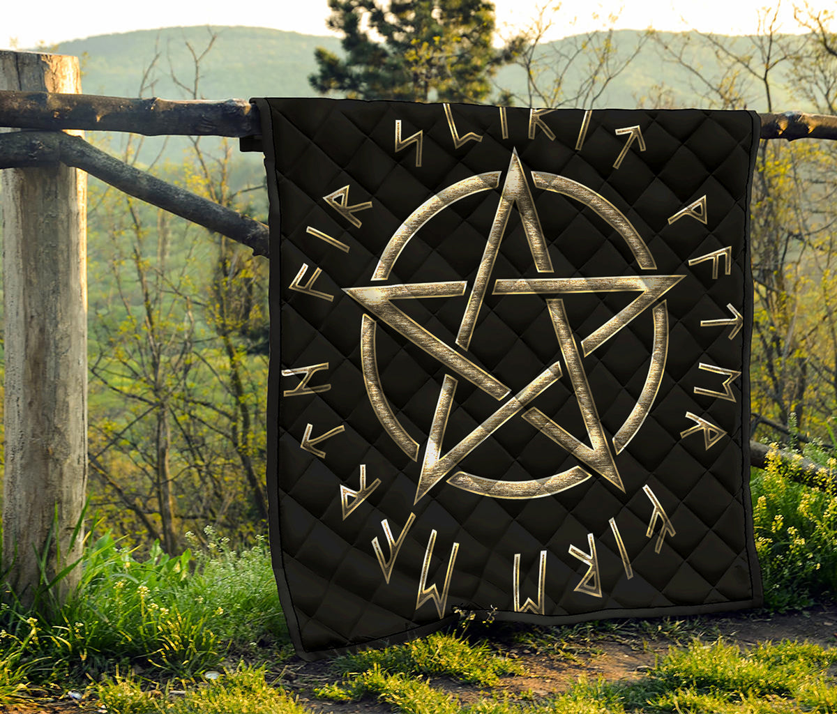 Viking Nordic Runes Pentagram Print Quilt