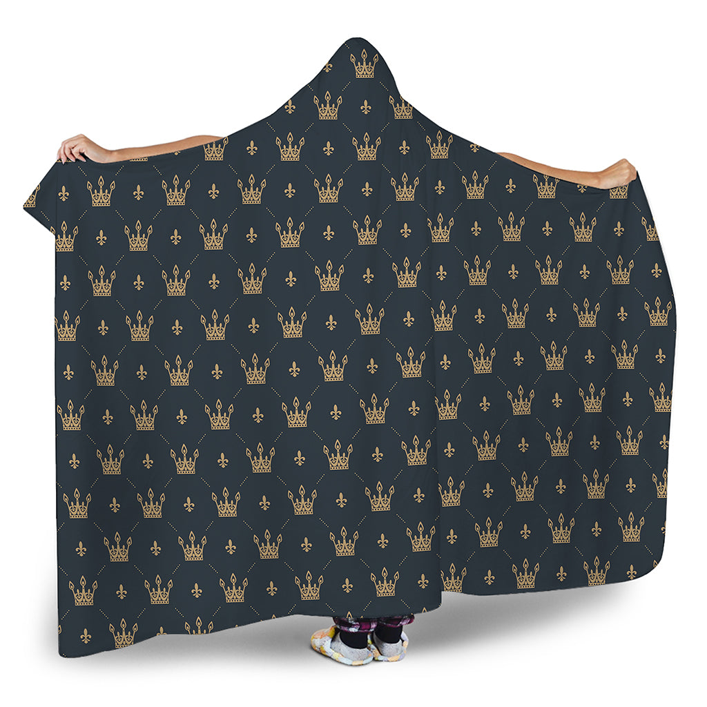 Vintage Crown Pattern Print Hooded Blanket