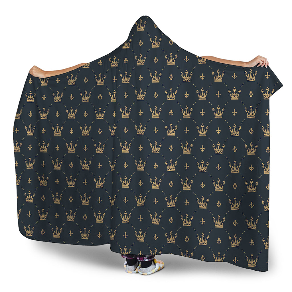 Vintage Crown Pattern Print Hooded Blanket