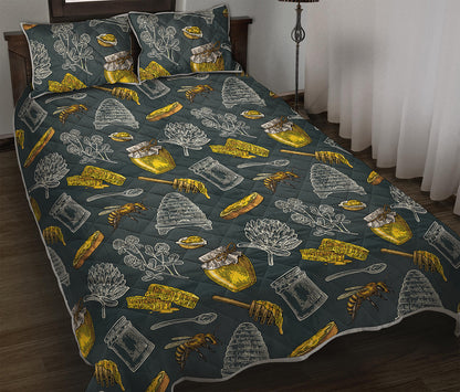 Vintage Honey Bee Print Quilt Bed Set