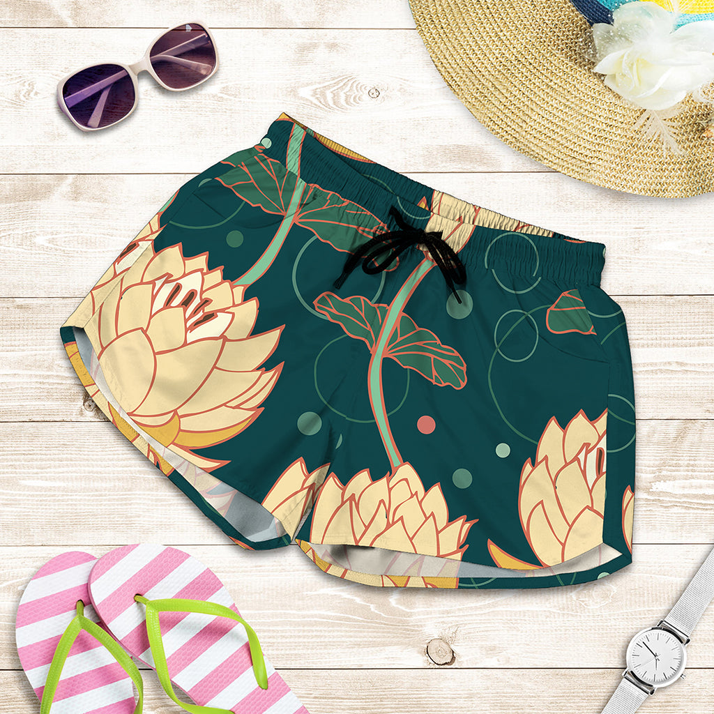 Vintage Lotus Pattern Print Women's Shorts