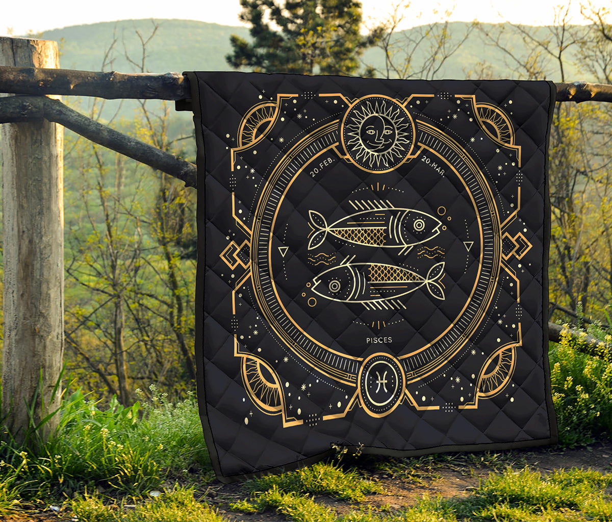 Vintage Pisces Zodiac Sign Print Quilt